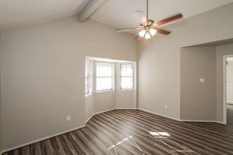 Building Photo - 6915 Eagle Ridge Dr