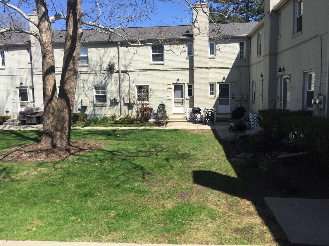 1620 Graefield Rd, Birmingham, MI 48009 Townhome Rentals in
