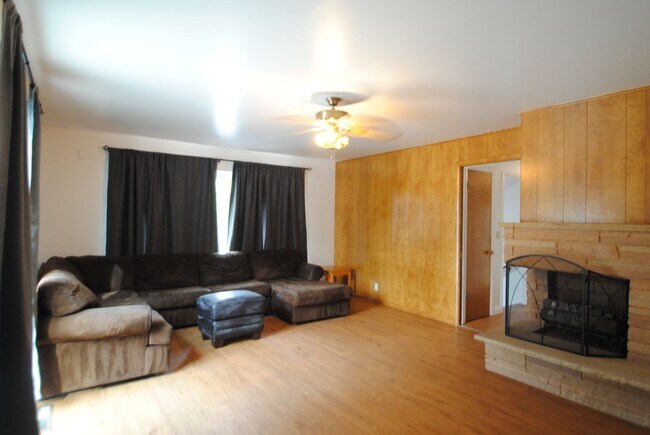 Foto del edificio - 810 N 600 E