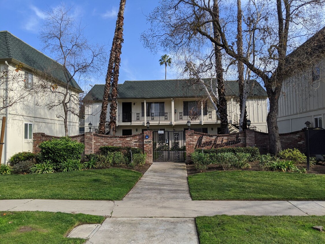 Primary Photo - Single level condo, community pool, update...