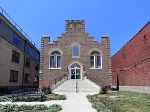 Building Photo - 625 Park Rd NW