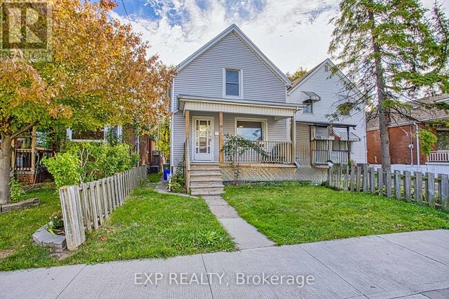 Photo du bâtiment - 118 Garside Ave N