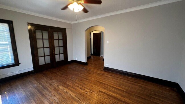 Building Photo - 600 Elgin Ave