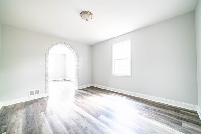 Building Photo - 8524 Water Oak Rd