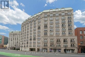 Building Photo - 115 Richmond St E