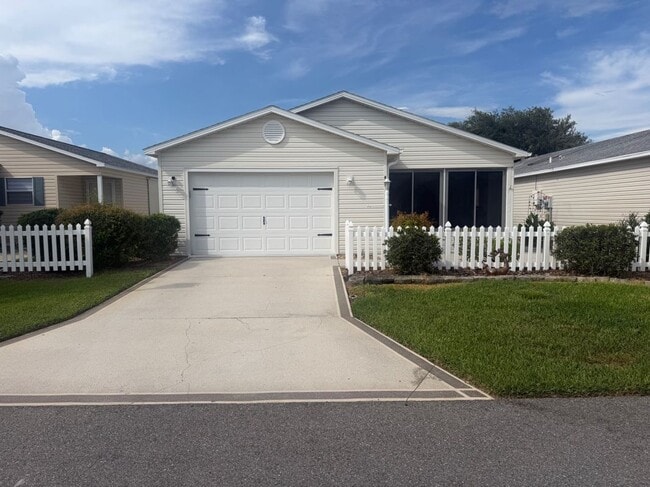 Building Photo - 484 Hildalgo Dr
