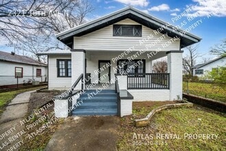 Building Photo - 2321 10th Ave N