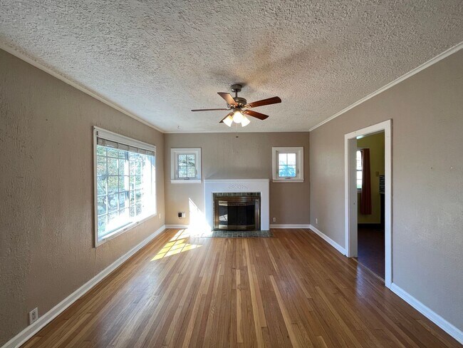 Foto del edificio - Charming 2 Bedroom, 1 Bathroom House in Po...