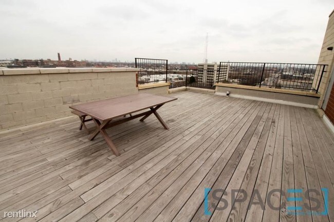 Building Photo - 2609 W Belmont Ave