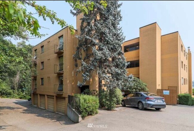 Building Photo - $500 Off 1 mo Rent Hidden Magnolia Gem 1/b...