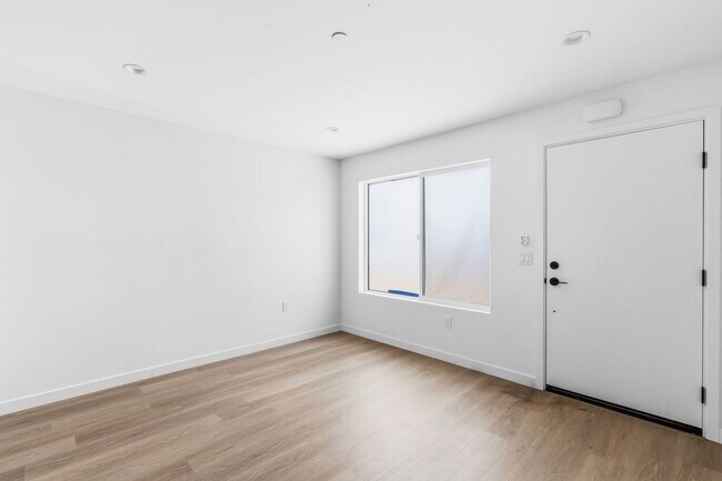 Building Photo - 6640 Valjean Ct