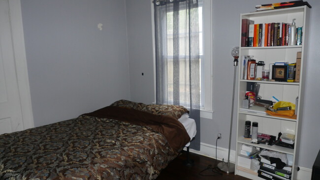 Furnished bedroom - 1065 Atlantic Dr NW