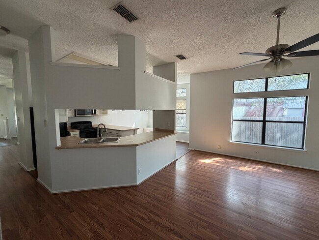 Building Photo - 8023 Dove Trail Dr