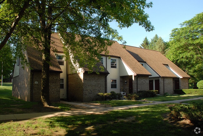Building Photo - Pine Ridge Estates