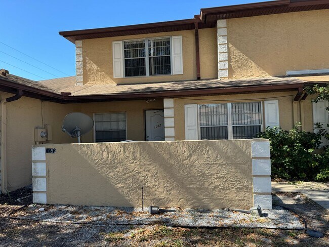 Photo - Spacious 3 bedroom, 2 bathrooms multiplex unit. 2 story in Alafaya House