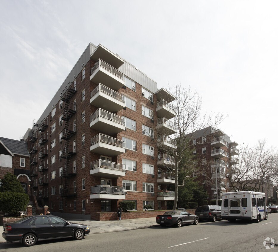 Manhattan View Terrace Apartments in Astoria, NY