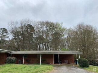 Building Photo - 400 Venita Dr