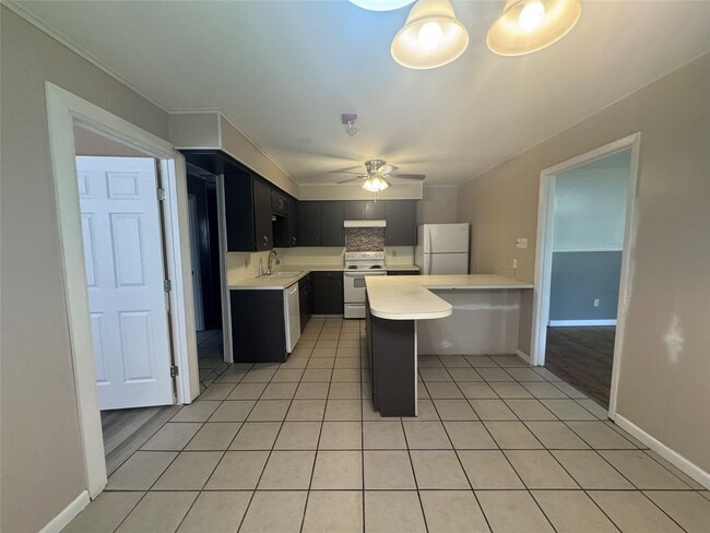 Foto del edificio - 802 Hillside Dr