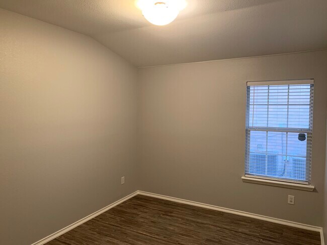 Foto del edificio - 1600 Jester Ct