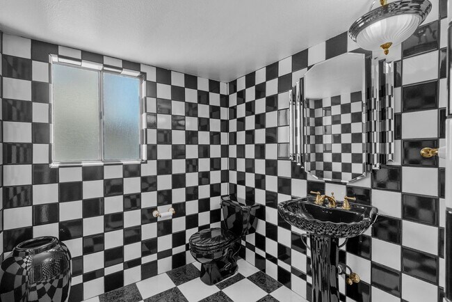 Foto del edificio - 5282 Lindley Ave