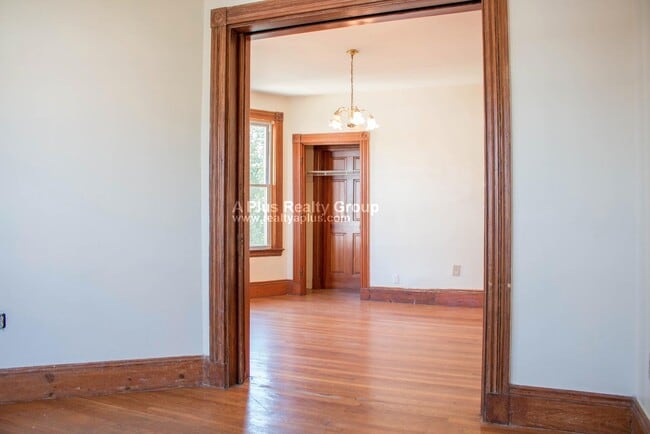 Building Photo - 336 Centre St