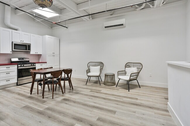 Building Photo - 2909 Orchard Ave