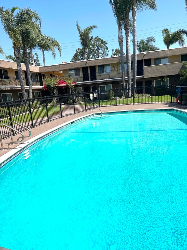 Building Photo - 4020 W Rosecrans Ave