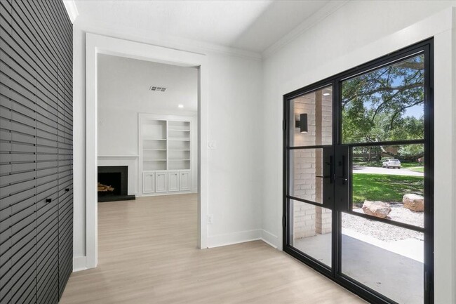 Building Photo - 4360 Thomas Ln