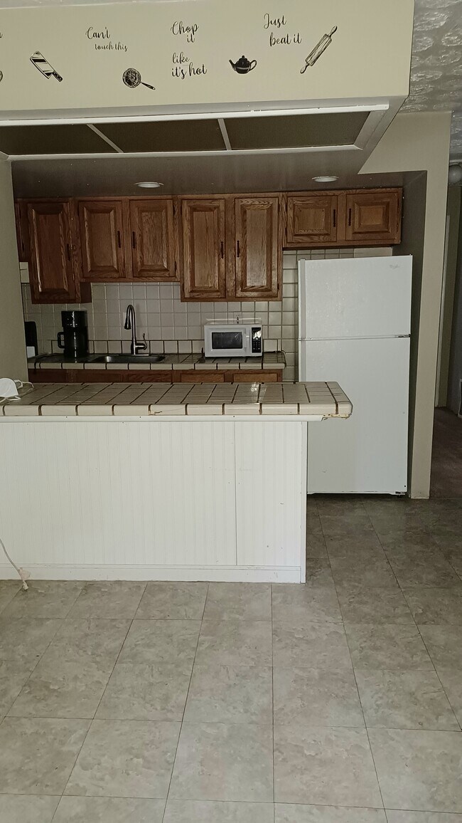 Foto del edificio - 120 Watkins Ave