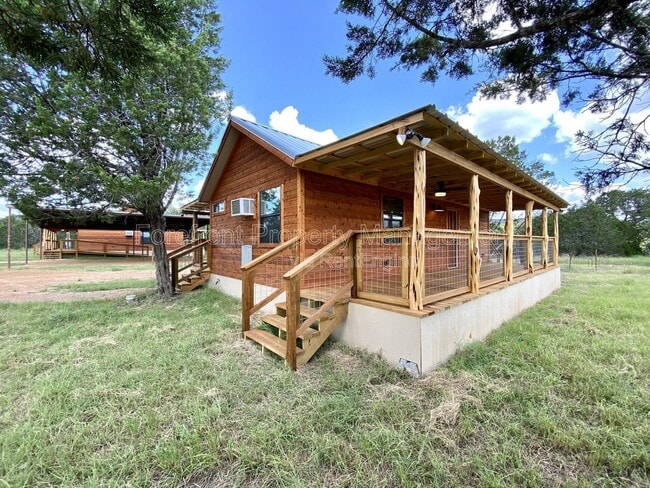 Building Photo - 624 Deer Creek Dr W