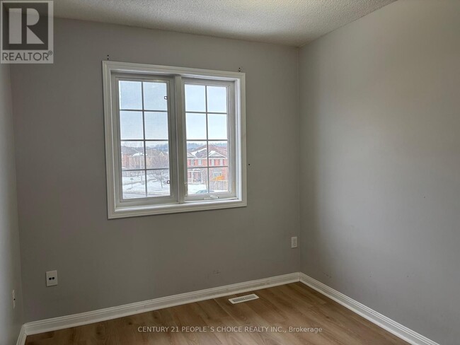 Building Photo - 250 Richvale Dr S