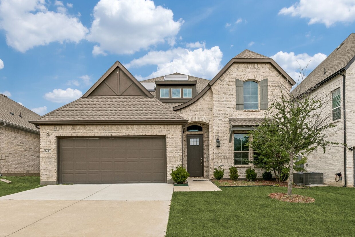 New 5 Bed, 3 Bath Modern Two-Story Home in Justin Crossing – Move-In Ready and Available Now! - New 5 Bed, 3 Bath Modern Two-Story Home in Justin Crossing – Move-In Ready and Available Now!