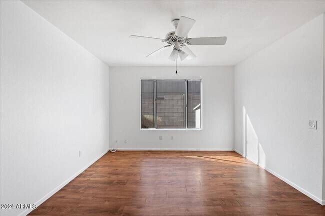 Foto del edificio - 1910 E Sandra Terrace