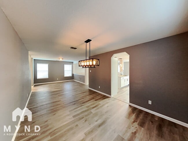 Building Photo - 9203 Silver Vista