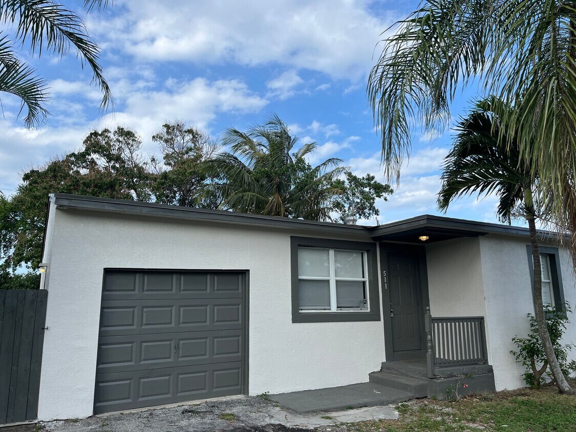Newly renovated 3/2 for rent! House Rental in Lantana, FL