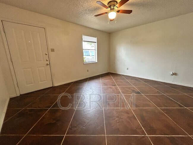Foto del edificio - 4622 Erskine St