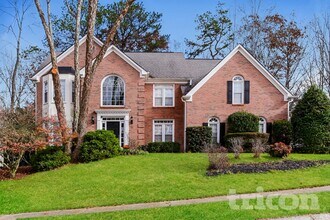 Building Photo - 2207 Lullwater Dr