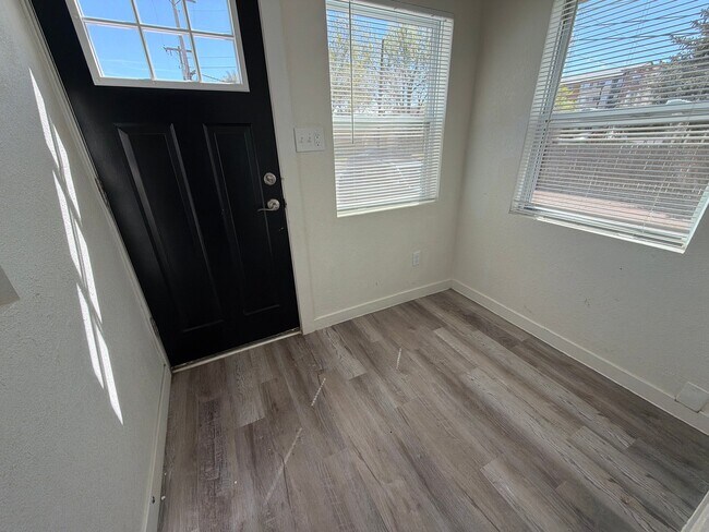 Foto del edificio - 817 1st St