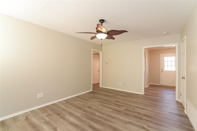 Building Photo - 309 S Dallas Ave