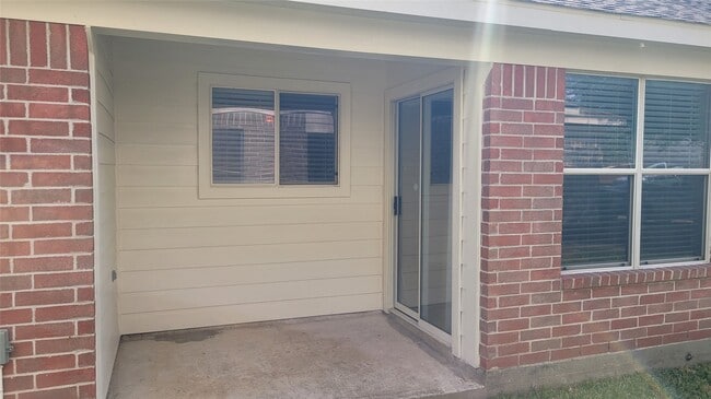 Building Photo - 7211 Foxwalk Ln