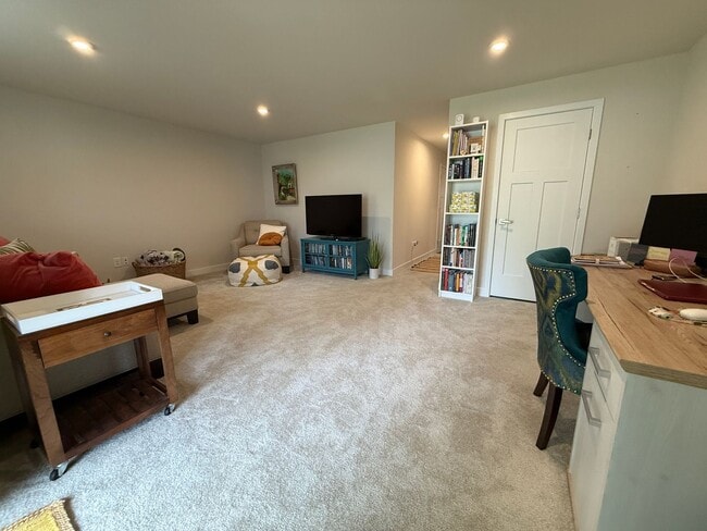 Building Photo - Legacy of Poquoson Townhome.