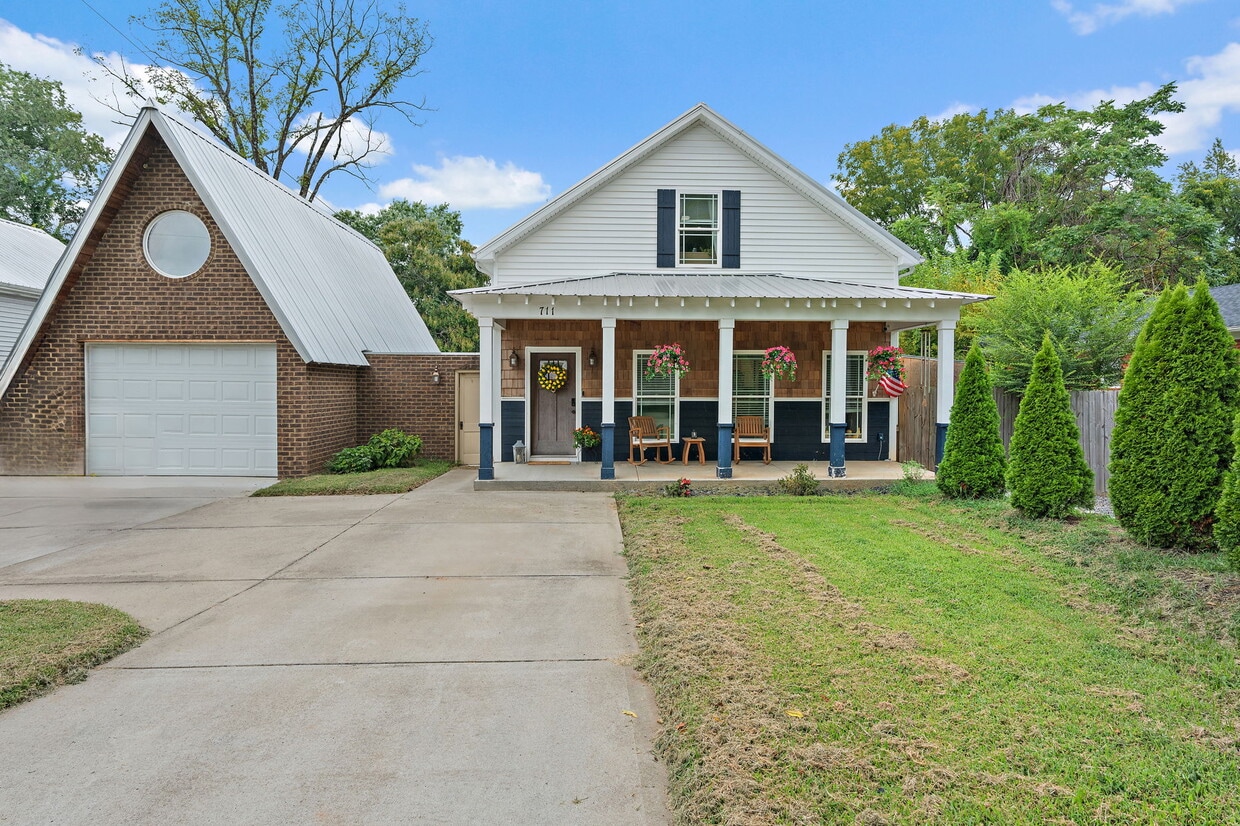 Photo - 711 Courtland St (Murfreesboro, TN)