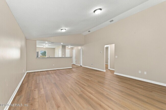 Foto del edificio - 2742 Aubrey Ave