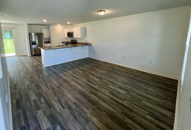 Building Photo - 166 Maple Dr