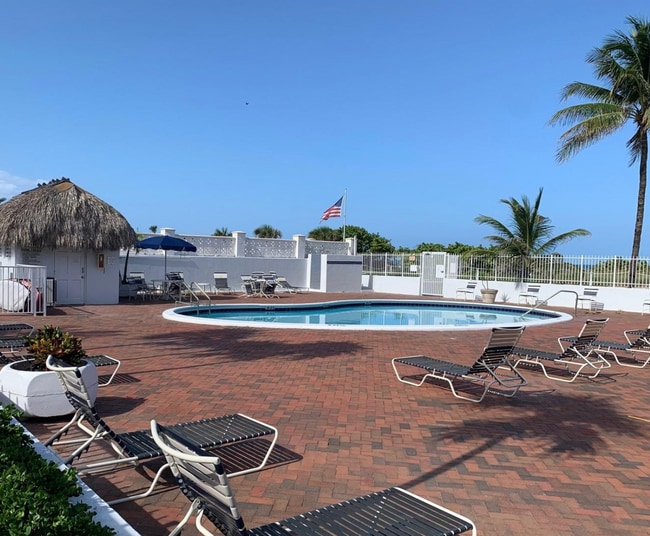 Foto del edificio - 5313 Collins Ave
