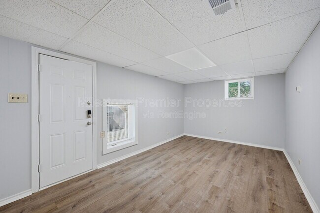 Foto del edificio - 310 S Barrett Ave