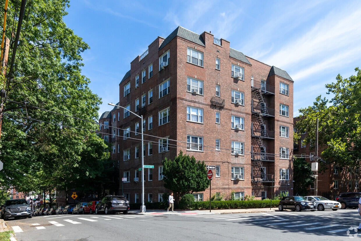 Primary Photo - 474 W 238th St