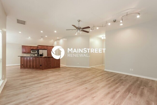 Foto del edificio - 3 Bedroom Pet-Friendly Home in MOORE, OK with Main Street Renewal