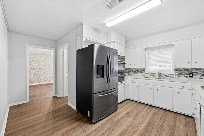 Building Photo - 1621 Richmond Ave