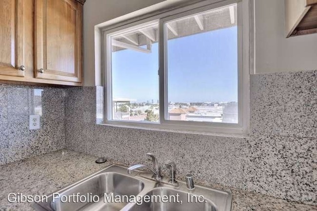 Foto del edificio - 1665 6th Ave